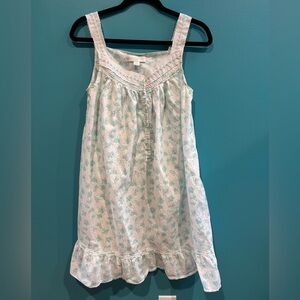 Vintage Lightweight Cottagecore Eileen West Nightgown with Blue Floral Design